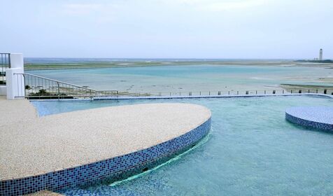 最上階にかけ流しの屋外温泉スパ　那覇空港を一望　沖縄・瀬長島の長期用ホテル「ストーリーライン」、東急があす11日開業