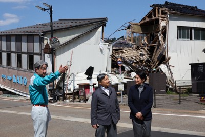 天皇、皇后両陛下が石川・穴水に　商店街の被災状況を確認