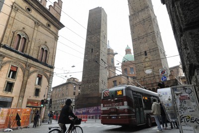 イタリア・ボローニャの塔が倒壊の危機…ピサの斜塔方式で修復へ