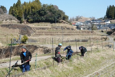 熊本・山都　棚田潤す通潤橋　「井手さらい」ボランティアが支え