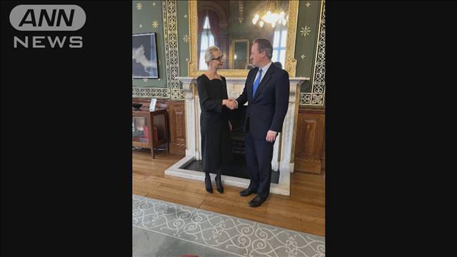 ナワリヌイ氏の妻ユリアさん　英キャメロン外相と会談