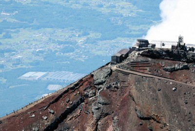 富士山登山　「吉田ルート」1日4000人入山規制　7月から