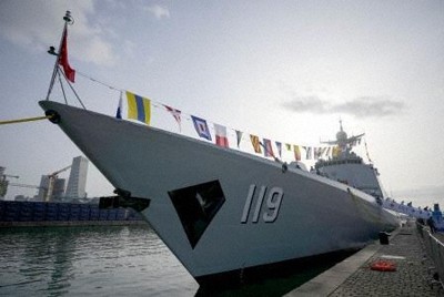 中国、ミサイル駆逐艦を一般公開　海軍創立75周年を前に