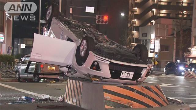 パトカーの追跡受けた車が衝突し横転　5人重軽傷　名古屋