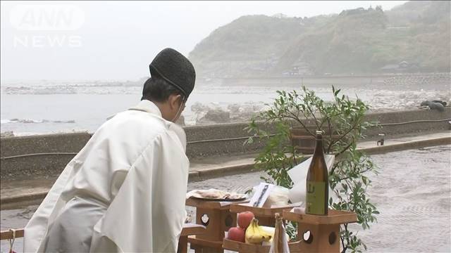 伝統の塩作り「揚げ浜式」再開　能登半島地震で被害