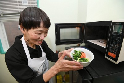 外出時はバッグに「おにぎり」必携　82歳の電子レンジの“魔術師”