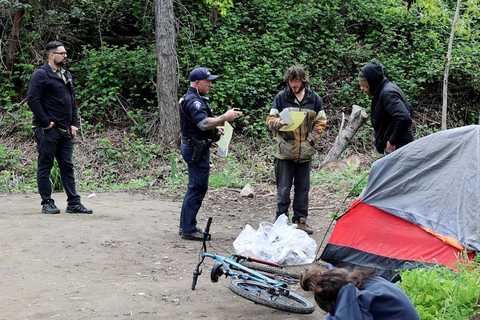 米オレゴン州「薬物の非犯罪化」の方針転換　過剰摂取の死者急増、刑事罰復活へ