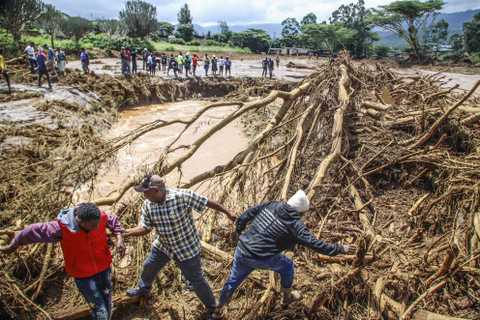 ケニア中部でダム決壊して４５人死亡　豪雨影響