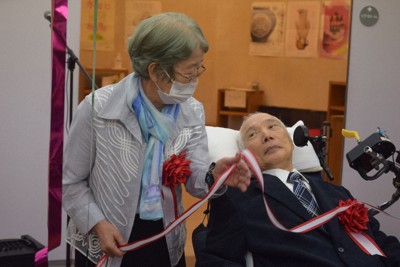 「心に届き生きる力くれた」　星野富弘さんの地元で悲しみ広がる