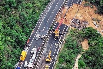 中国、道路崩落で24人死亡　広東省の山間部、大型連休初日