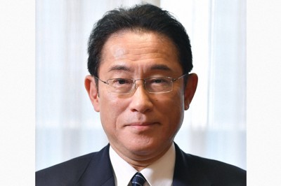 岸田首相がドラゴンボールの切り子をプレゼント　マクロン大統領に