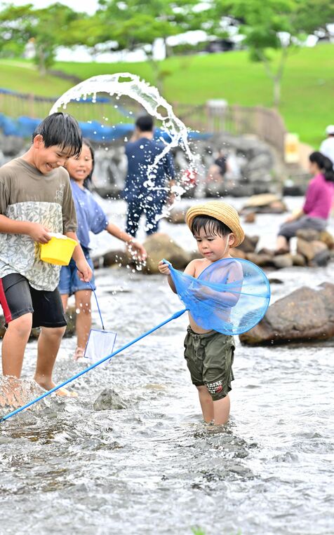 小さな漁師、大漁に大満足　きょう5日はこどもの日［ＧＷ　わくわくキッズ］