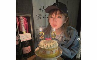 谷花音さん　「20歳になりましたーーー！」　ケーキとシャンパンで笑顔　「色々な事にTRYし邁進していきたい」