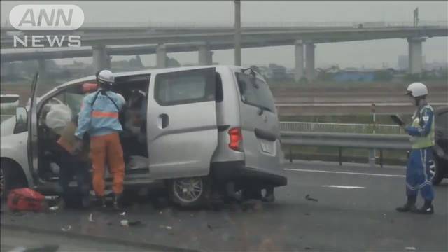 追い越し車線でパンクのトラックに衝突　ワゴン車の男性死亡　埼玉・白岡市の東北道