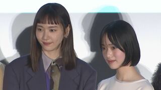 【新垣結衣】　W主演・早瀬憩さん（１６）　初の舞台挨拶を優しくフォロー　「信頼もしてるしね」