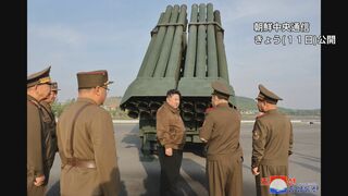 北朝鮮　金正恩総書記立ち会いのもとロケット砲の発射実験