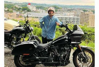 中尾明慶さん　「バイクの良い季節がやってきましたね」　愛車と笑顔で２ショット