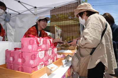 もみじまんじゅうに新味の「バラ」登場　広島・福山のシンボル