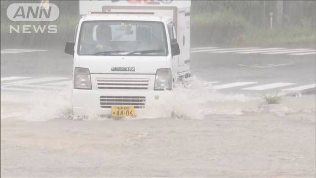 沖縄、奄美で今年一番の雨　あすにかけて警報級大雨続く