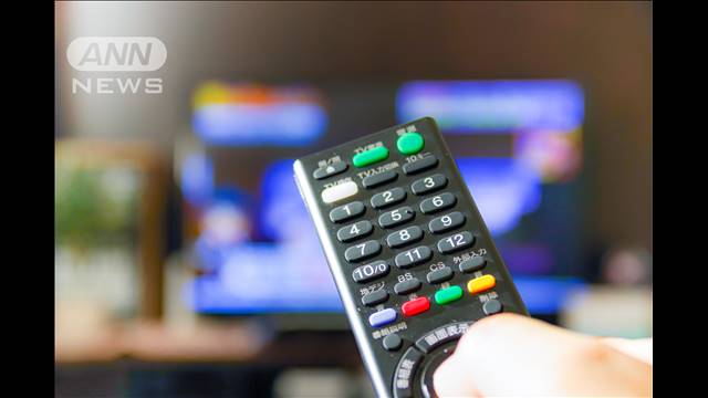 ニュース得るメディア「テレビ」が7割超で15年連続トップも若者はSNS