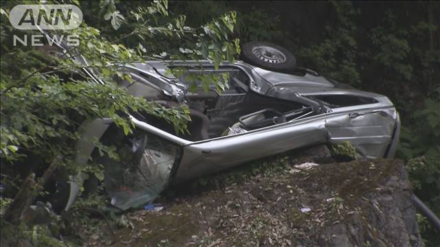 軽自動車が崖下に転落 男女2人死亡 山梨・道志村