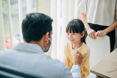 健康診断、女児も上半身裸？着衣OK？　横浜市の小学校で物議