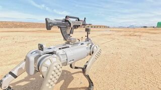 中国軍がライフル積んだロボット犬公開　軍事分野で先端技術の活用が進んでいることをアピールする狙いか