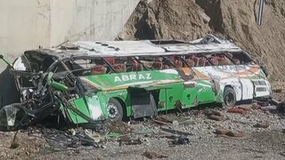 パキスタン　高速道路からバスが転落　少なくとも28人死亡 20人けが