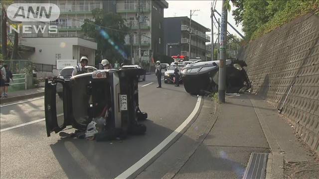 車2台が衝突し横転 歩行者含む4人けが 仙台市