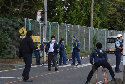 集団下校中の小1女児はねられ重傷　84歳運転手を現行犯逮捕