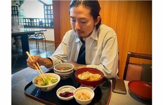 手塚理美さん　俳優次男との写真に反響　「ランチはお蕎麦屋さんへ」