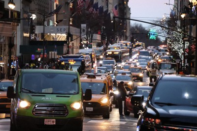 ニューヨーク知事、全米初「渋滞税」を無期限延期　導入直前に一転