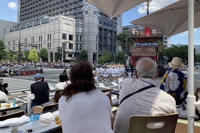 祇園祭の飲食伴う特別観覧席に異議　八坂神社宮司「神事なのに失礼」