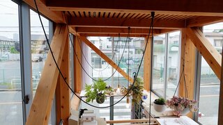 狭小でも『天井が高い』部屋は開放感アップ！建坪9.4坪、建築家の自宅づくりに学ぶ「気積（きせき）」のスゴイ効果！【住人十色】