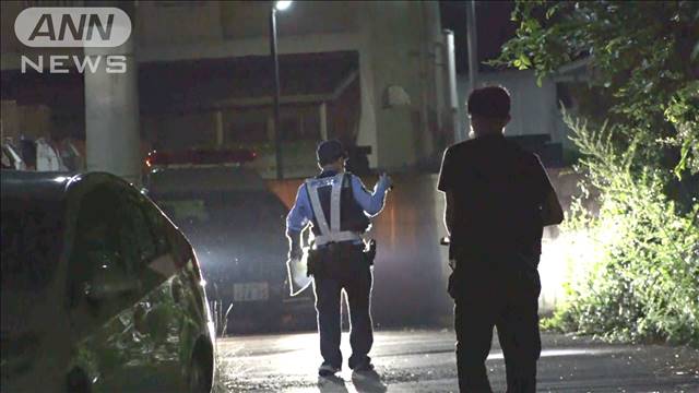 路上で倒れた19歳男性が死亡　現場には刃物