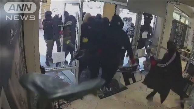 約20人の覆面強盗　アメリカの宝石店に押し入る