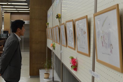 「ひとりじゃないよ」　難病の子を励ます絵を本に　寄付募る原画展