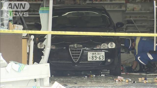 コンビニに車突っ込み4人けが　80代男「踏み間違えてバックで…」　東京・江戸川区