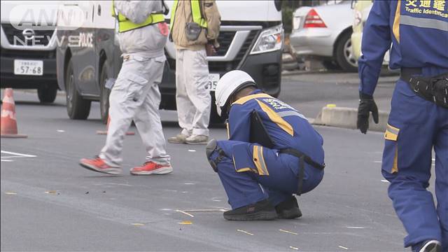 栃木・下野市　道路工事現場で車が2人はねる　交通整理中の女性が重体