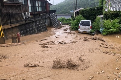 滋賀・米原で大雨による土砂崩れ　127世帯に「緊急安全確保」発令