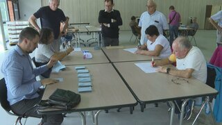 フランス国民議会選　決選投票を前に200人以上が立候補取り下げ