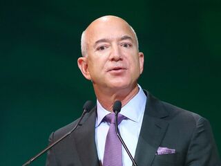 ベゾス氏、アマゾン株50億ドル相当を追加売却へ－株価は２日に最高値