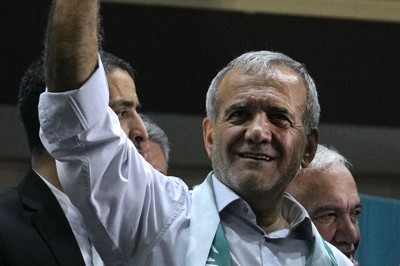 イラン大統領選、改革派のペゼシュキアン氏、決選投票で勝利