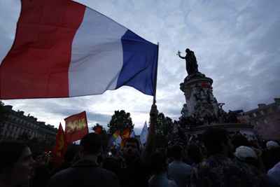 フランス総選挙　極右政党、第1党届かず　トップは左派連合