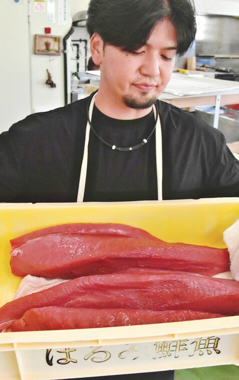 マグロの「焼け」　漁協「例年より明らかに多い」　偶然か高い海水温のせいか　石垣市　鮮魚店も困惑　廃棄することも