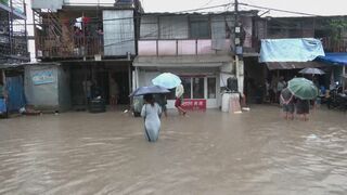 ネパール 土砂崩れでバス2台流される 60人以上行方不明