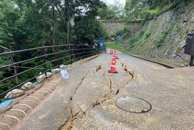 松山の土砂崩れ、西日本豪雨でも同じ道路に亀裂　市が関連調査