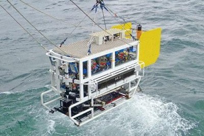 墜落の海自ヘリ、主要部分を発見　水深5000m超、無人探査で