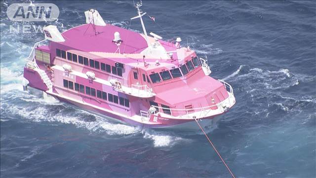 漂流の旅客船に水や酔い止めなどの物資搬送　伊豆大島の港には25日早朝に到着か