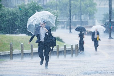九州北部各地で記録的暑さ　福岡では一転、激しい雨の場面も